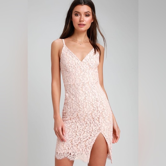 Lulus Dresses & Skirts - Lulus She's A Knockout Blush Lace Sheath Dress Small NWT